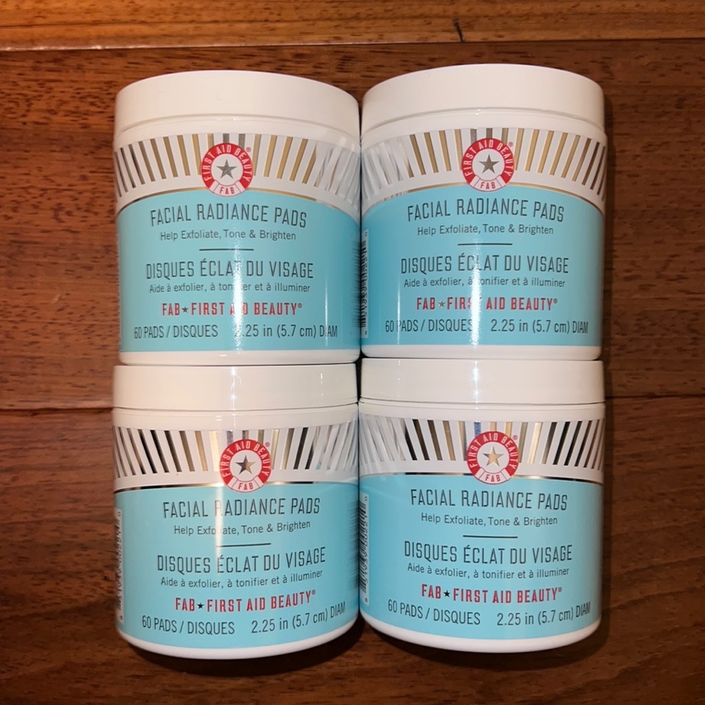 BUNDLE OF 4 First Aid Beauty Facial Radiance Pads